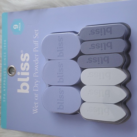Bliss Wet Or Dry Powder Puff Set Of 9 NWT Sealed - Picture 2 of 4